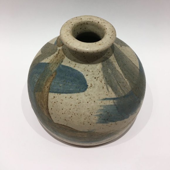 SMALL VASE HAND PAINTED AND SIGNED - Picture 3 of 5